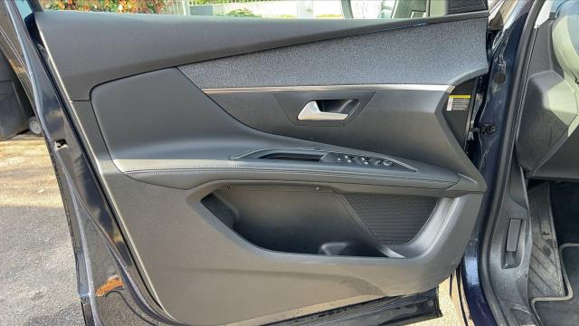 Peugeot 5008 image 8