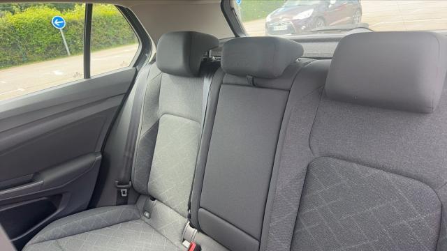 Volkswagen Golf image 9