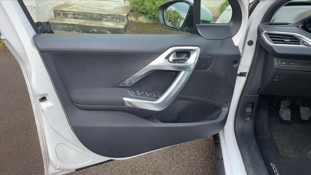 Peugeot 2008 image 9