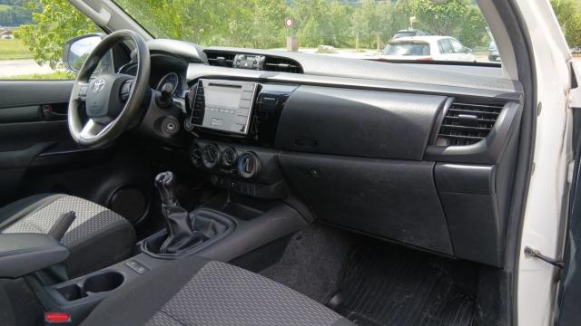 Toyota Hilux image 8