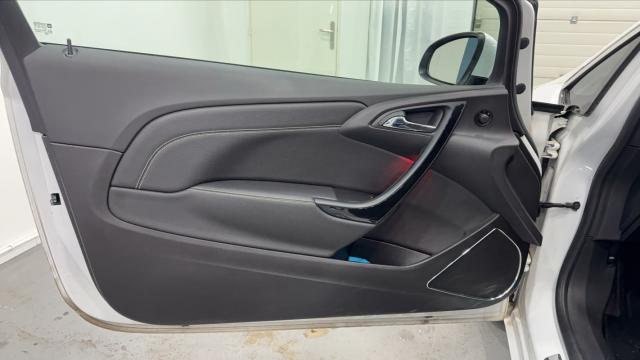 Opel Astra Gtc image 7