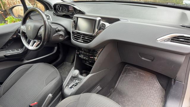Peugeot 208 image 1
