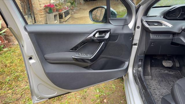 Peugeot 208 image 7