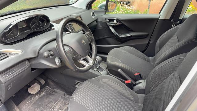 Peugeot 208 image 2