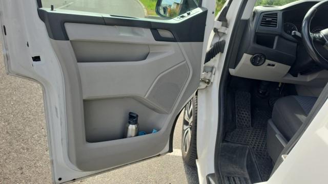 Volkswagen Transporter image 9