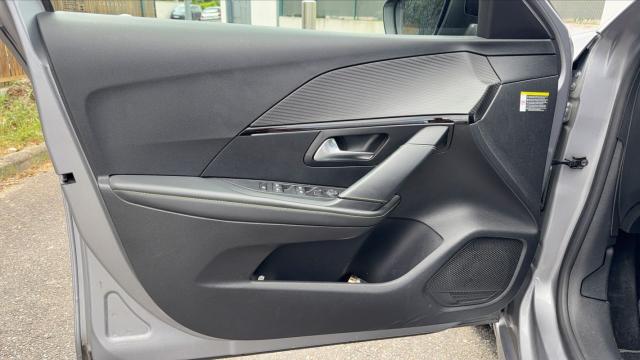 Peugeot 208 image 7
