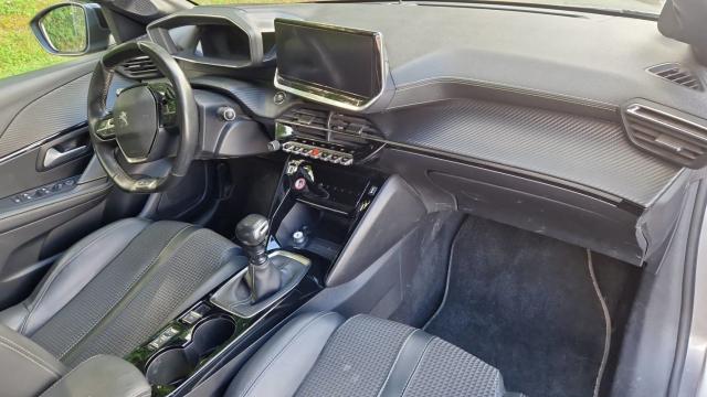 Peugeot 208 image 8