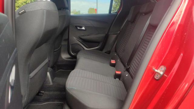 Peugeot 208 image 2
