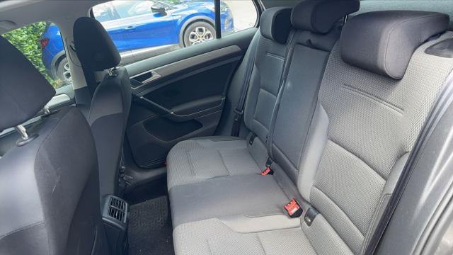 Volkswagen Golf image 6