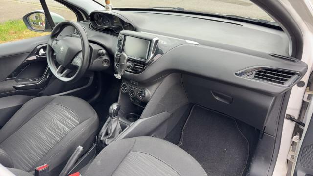 Peugeot 208 image 4
