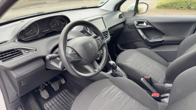 Peugeot 208 image 1