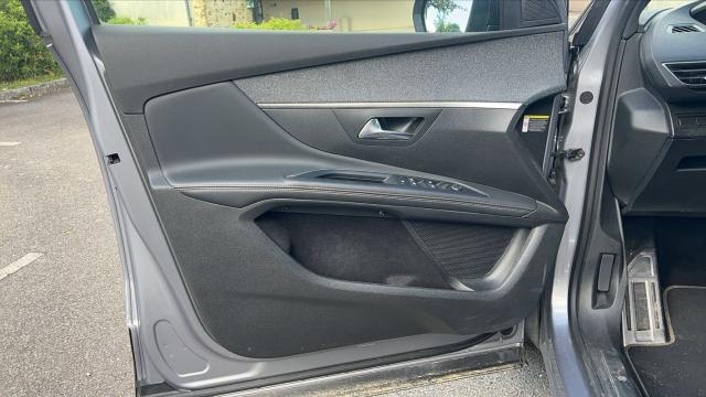 Peugeot 5008 image 2