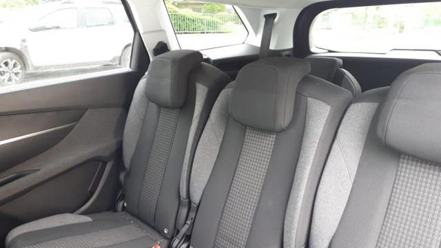Peugeot 5008 image 9