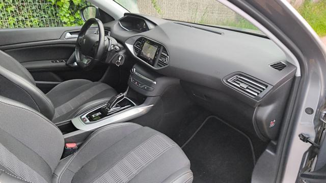 Peugeot 308 image 2