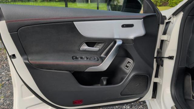 Mercedes Benz Cla image 9