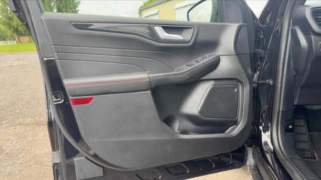 Ford Kuga image 2