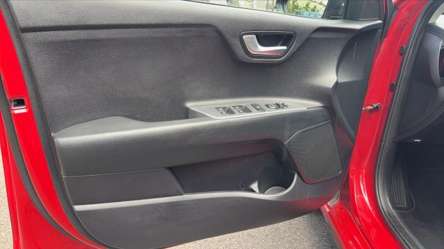 Kia Rio image 3
