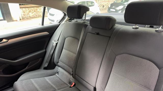 Volkswagen Passat image 8