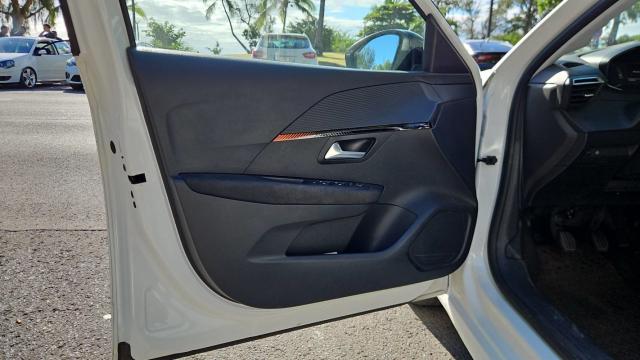 Peugeot 208 image 6