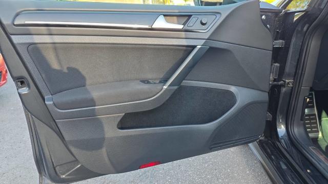 Volkswagen Golf image 9
