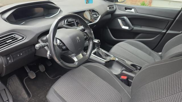 Peugeot 308 image 1