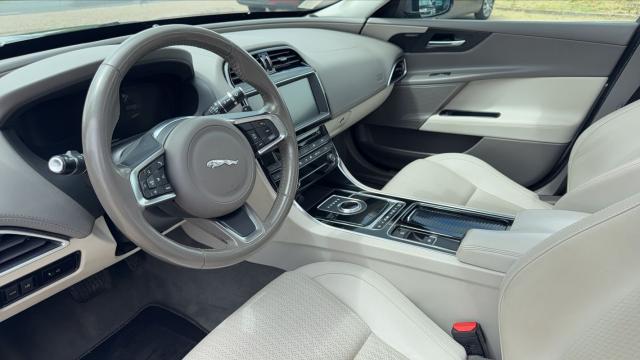 Jaguar Xe image 6