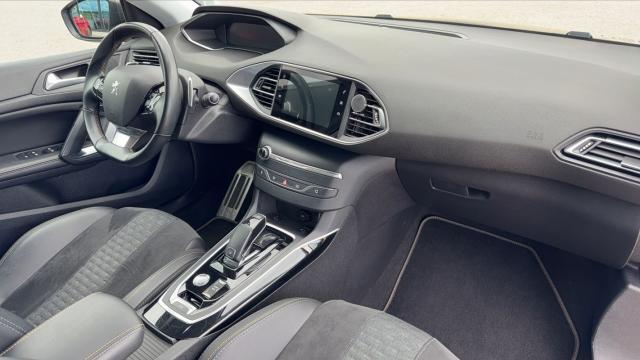 Peugeot 308 image 2