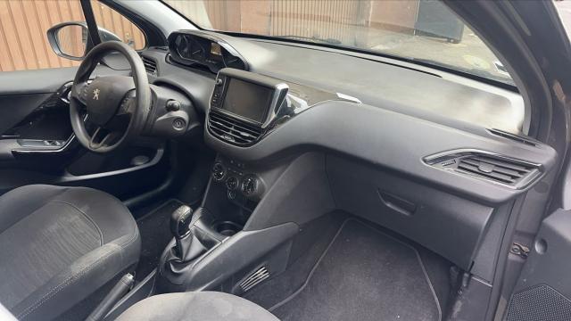 Peugeot 208 image 8