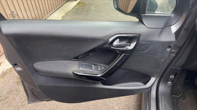 Peugeot 208 image 3