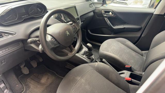 Peugeot 208 image 6