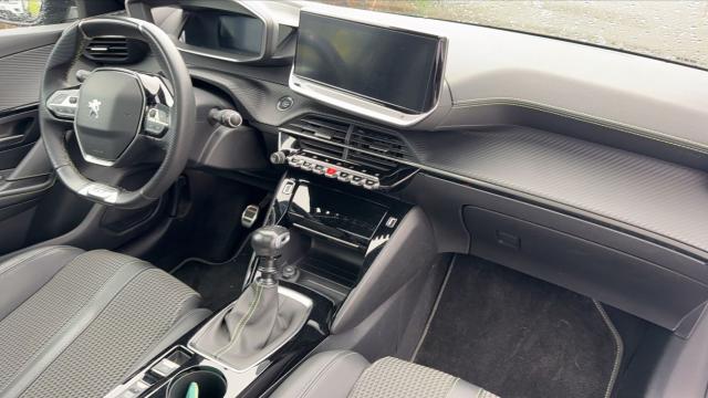 Peugeot 208 image 8