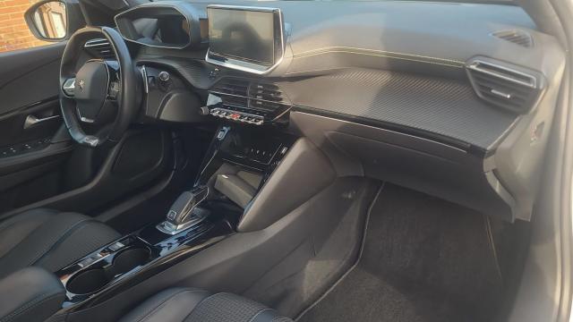 Peugeot 2008 image 7
