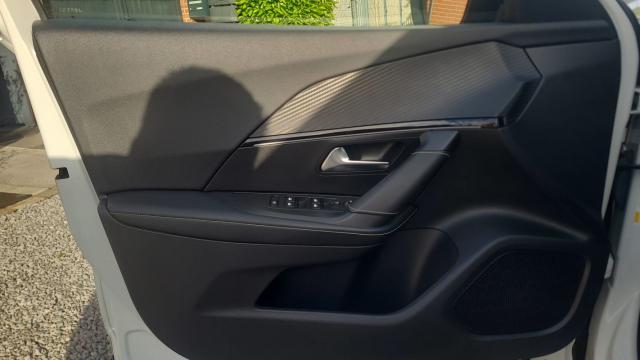 Peugeot 2008 image 6