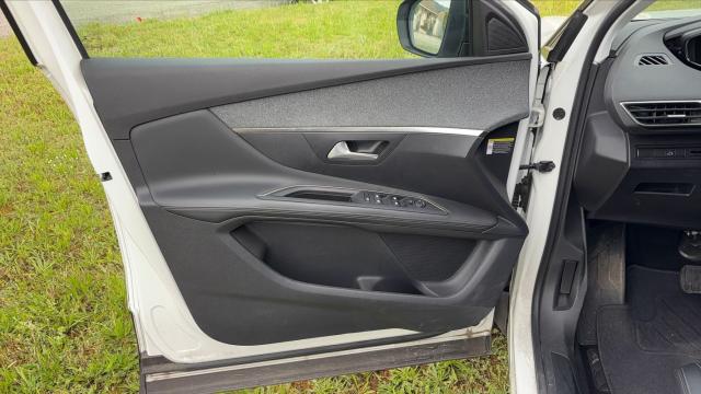 Peugeot 3008 image 8