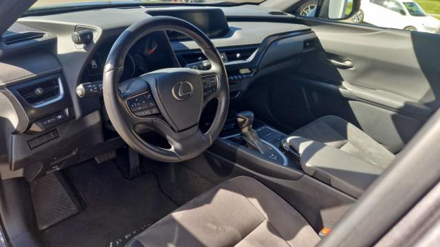 Lexus Ux image 9