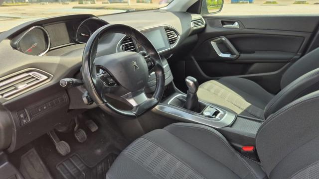 Peugeot 308 image 2