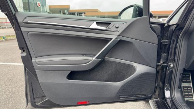 Volkswagen Golf image 7