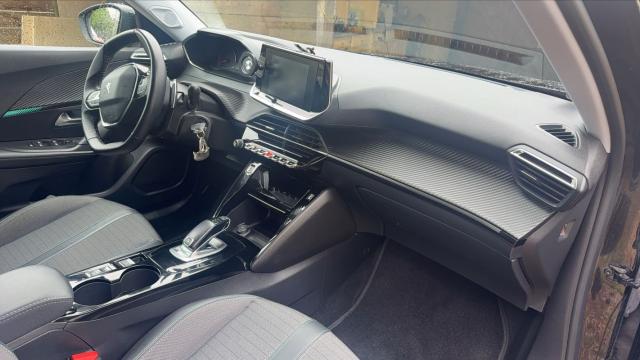 Peugeot 2008 image 2