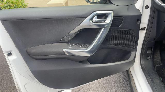 Peugeot 2008 image 6