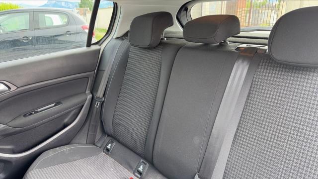 Peugeot 308 image 2