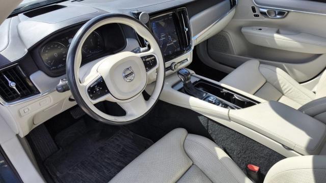 Volvo V90 Cross Country image 1
