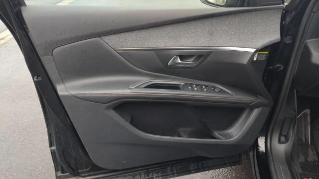 Peugeot 5008 image 8