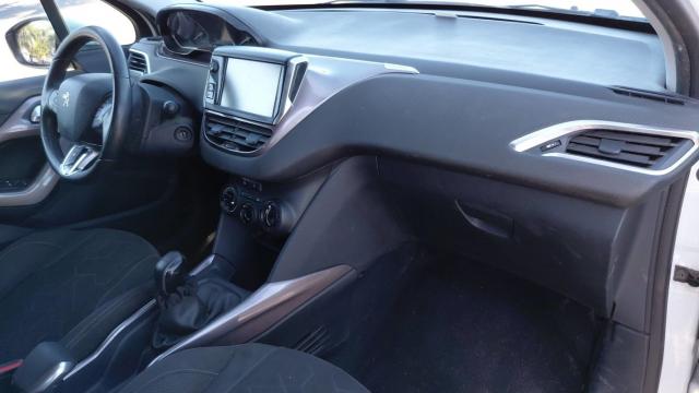 Peugeot 2008 image 2