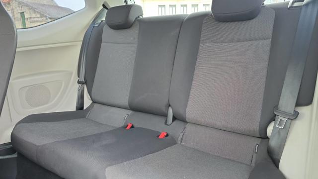 Volkswagen Up! image 9