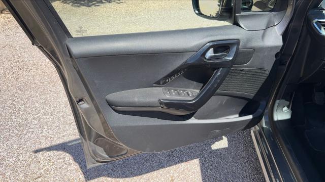 Peugeot 208 image 2