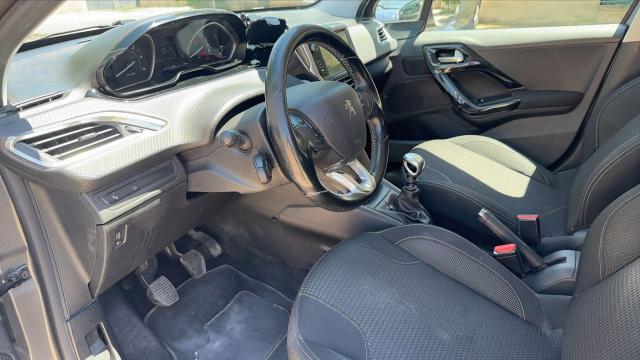 Peugeot 208 image 8