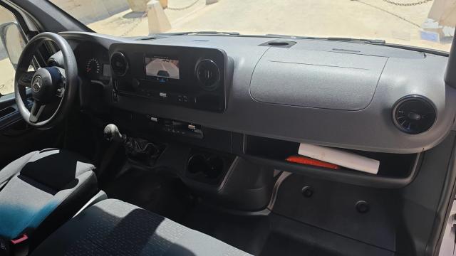 Mercedes Benz Sprinter image 4