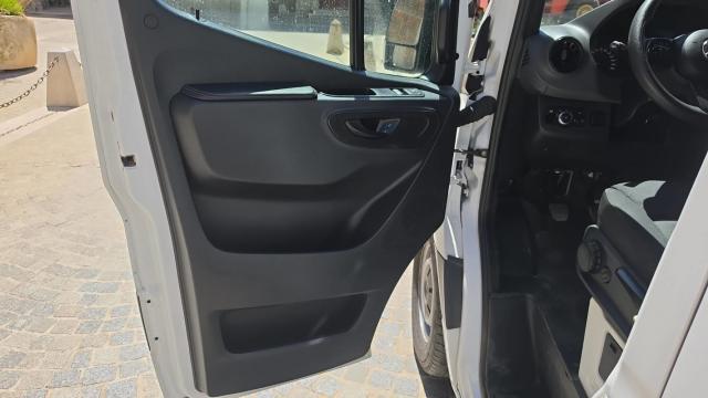 Mercedes Benz Sprinter image 6