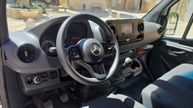 Mercedes Benz Sprinter image 3