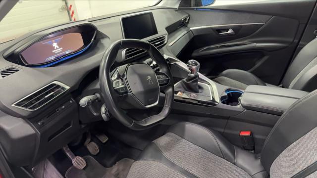 Peugeot 3008 image 2